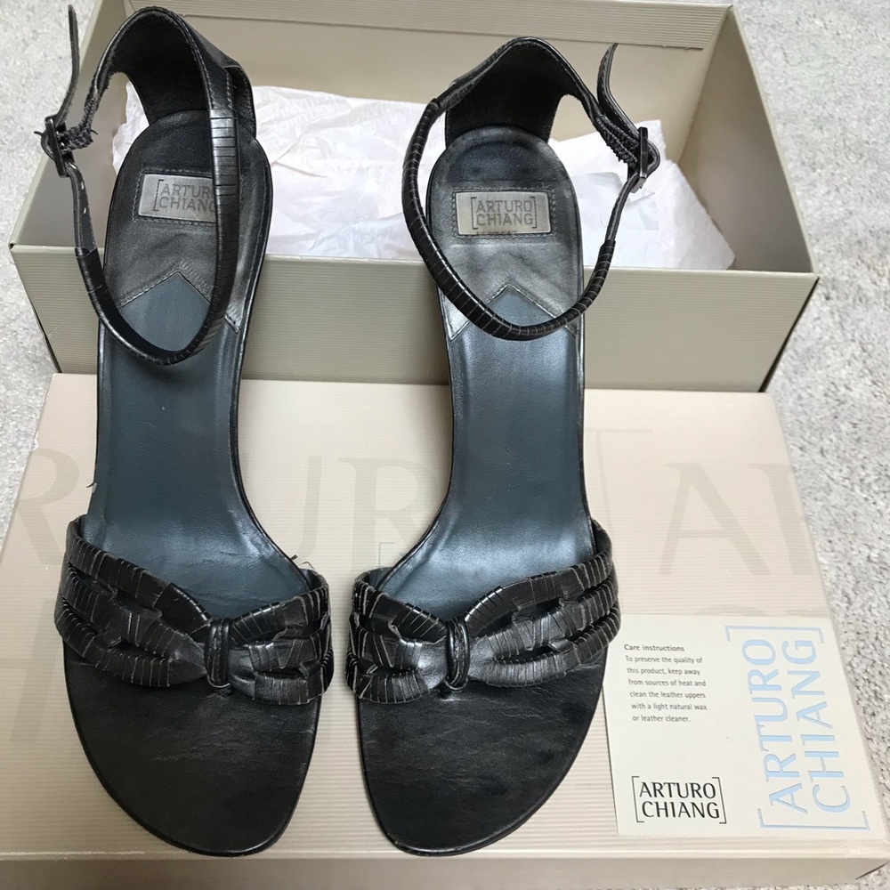 Arturo Chiang Leather Sandals - Picture 2 of 8